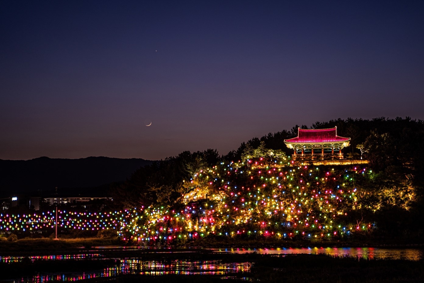 알록달록 꿈처럼 빛나는 오색의 연등, 형산강 연등문화축제
