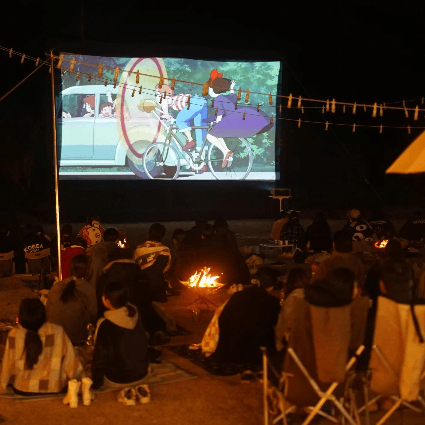 석양과 영화의 낭만적인 만남