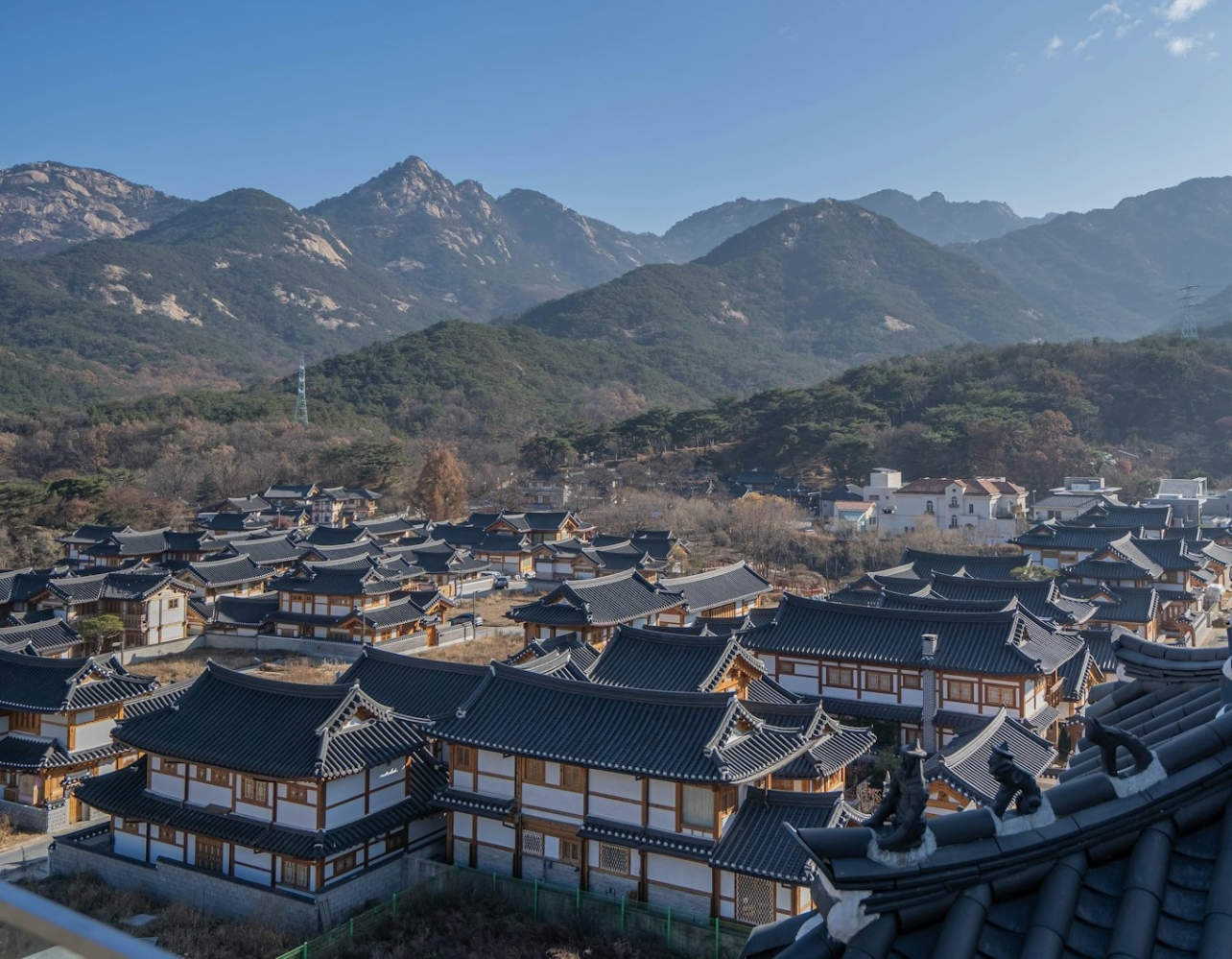 에디터도 몰랐던  국내 로컬 여행 지도, <로컬 100>