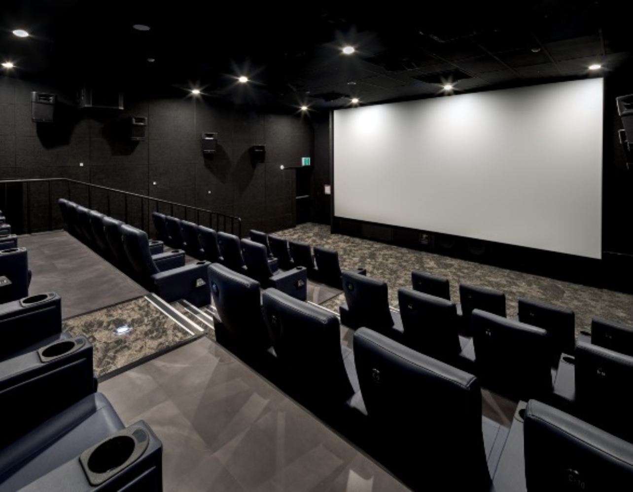 낭만을 상영하는 장소, 소규모 영화관 2