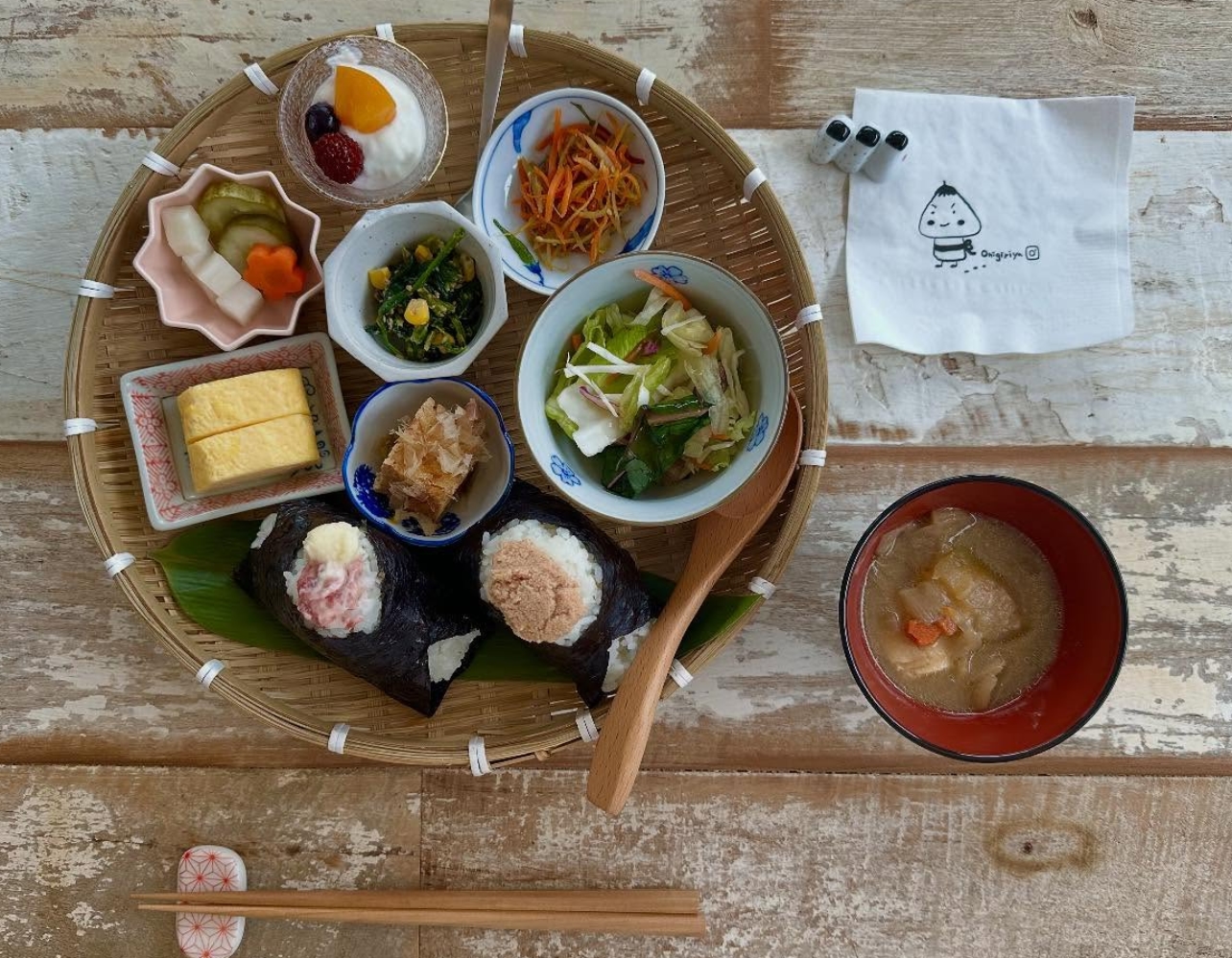 에디터의 여름 입맛 치트키🍙 최고의 주먹밥을 찾아서