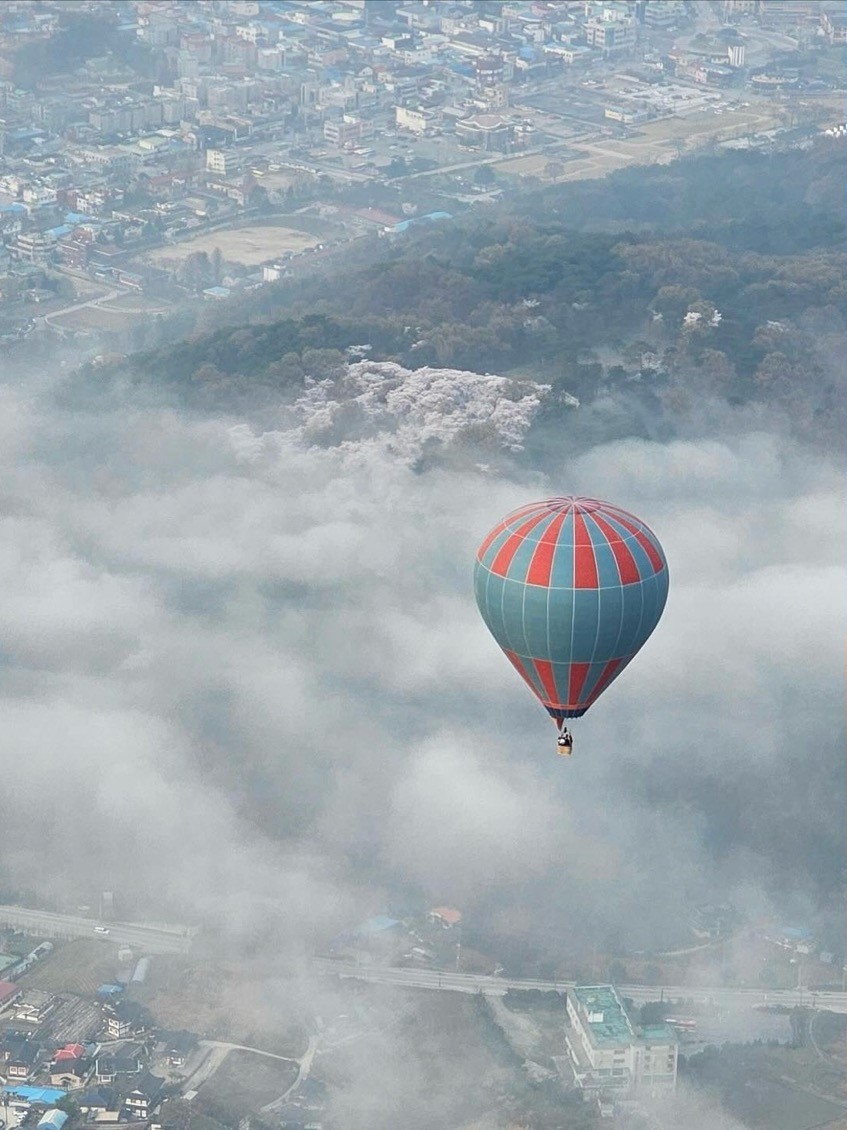 구름 위로 두둥실- 날아보랭☁️ 이색 열기구 체험