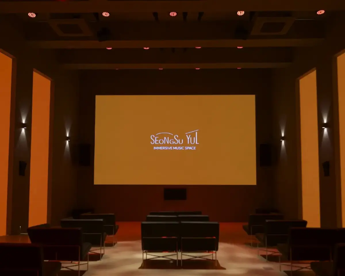 성수 한복판의 90분 멍잠 <일룸 더 모션 클럽>