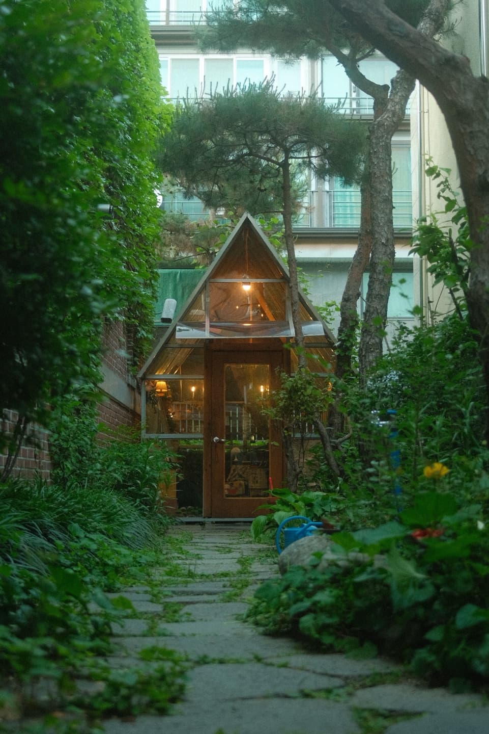 비밀 오두막에서 즐기는 프라이빗 북크닉