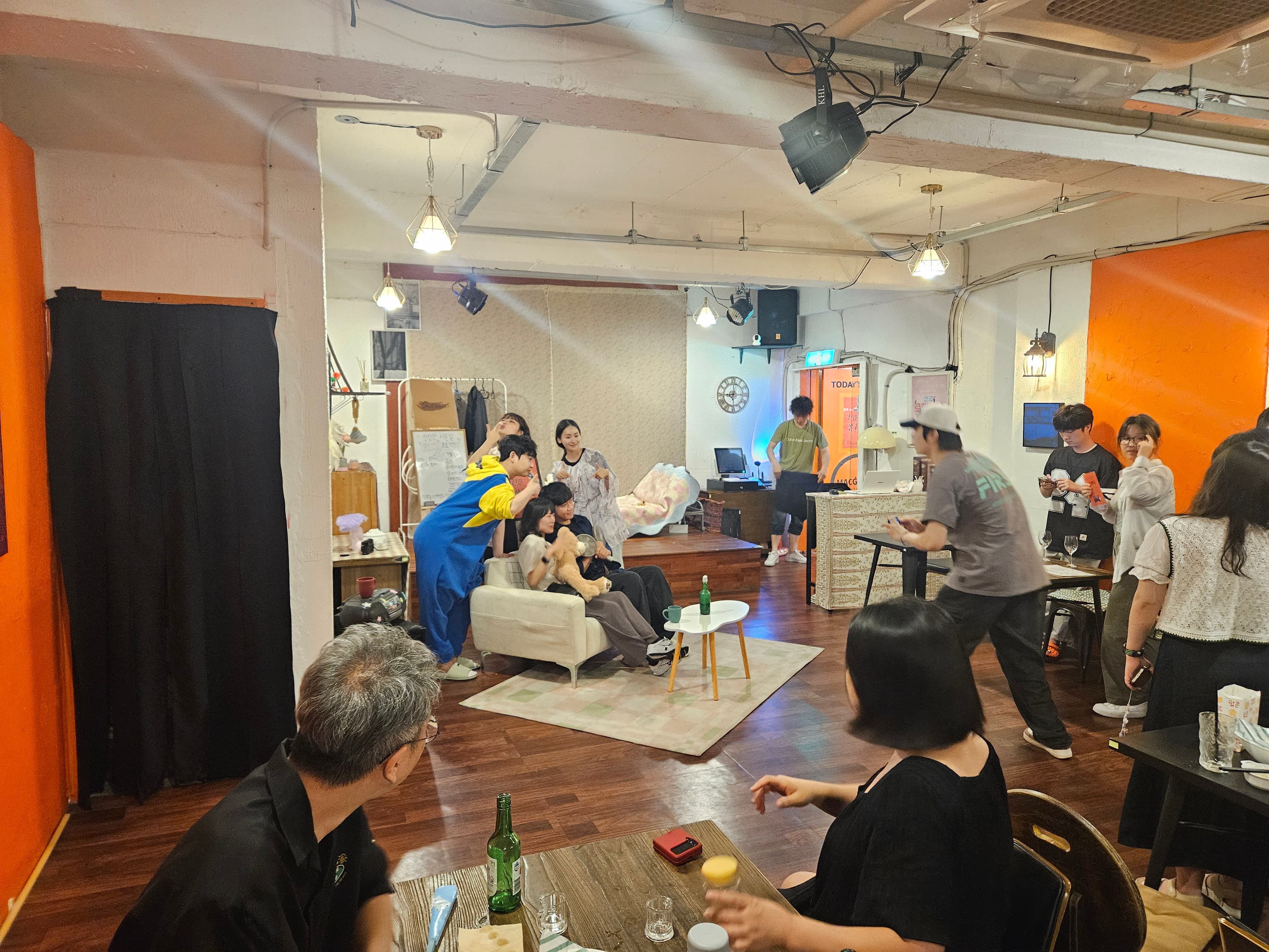 먹고 마시면서 보는 연극! 맥거핀씨어터 주말토리 리뷰 이미지 [2/3] - 동환
