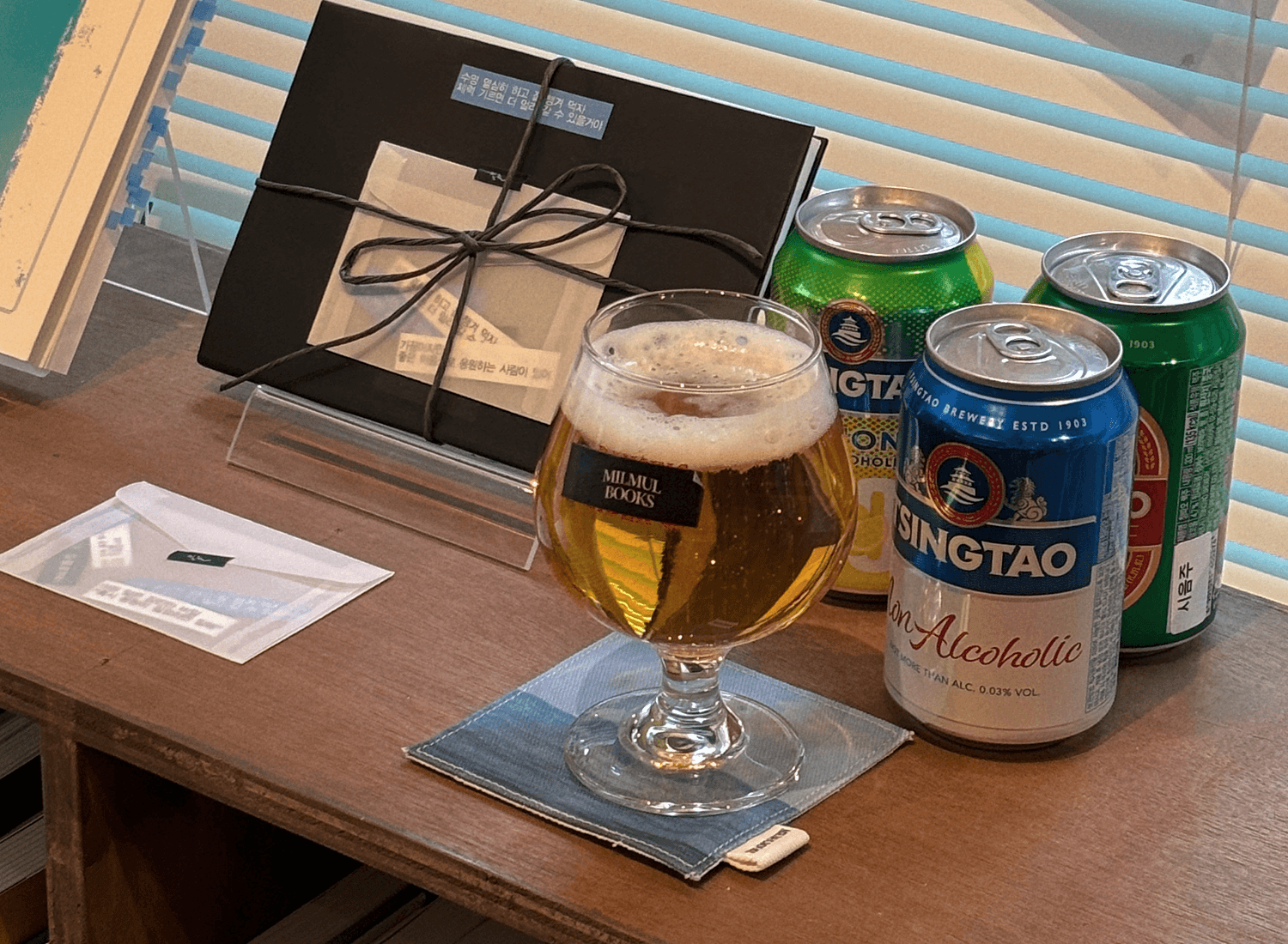 책방밀물 | 여름밤, 책 한 권과 맥주 한 잔