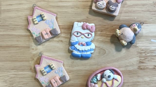 옅은색과조각들