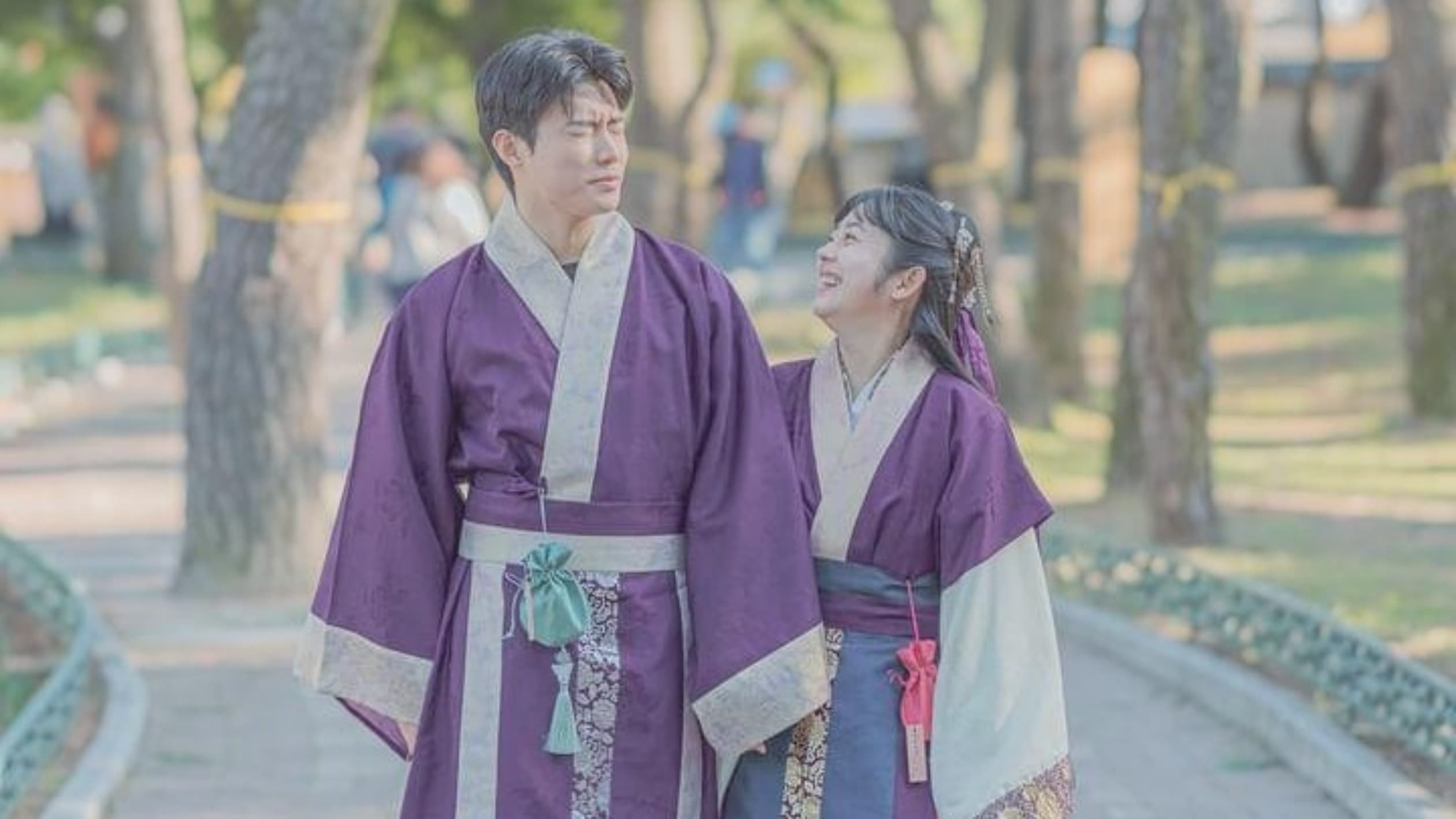 돌담길한복